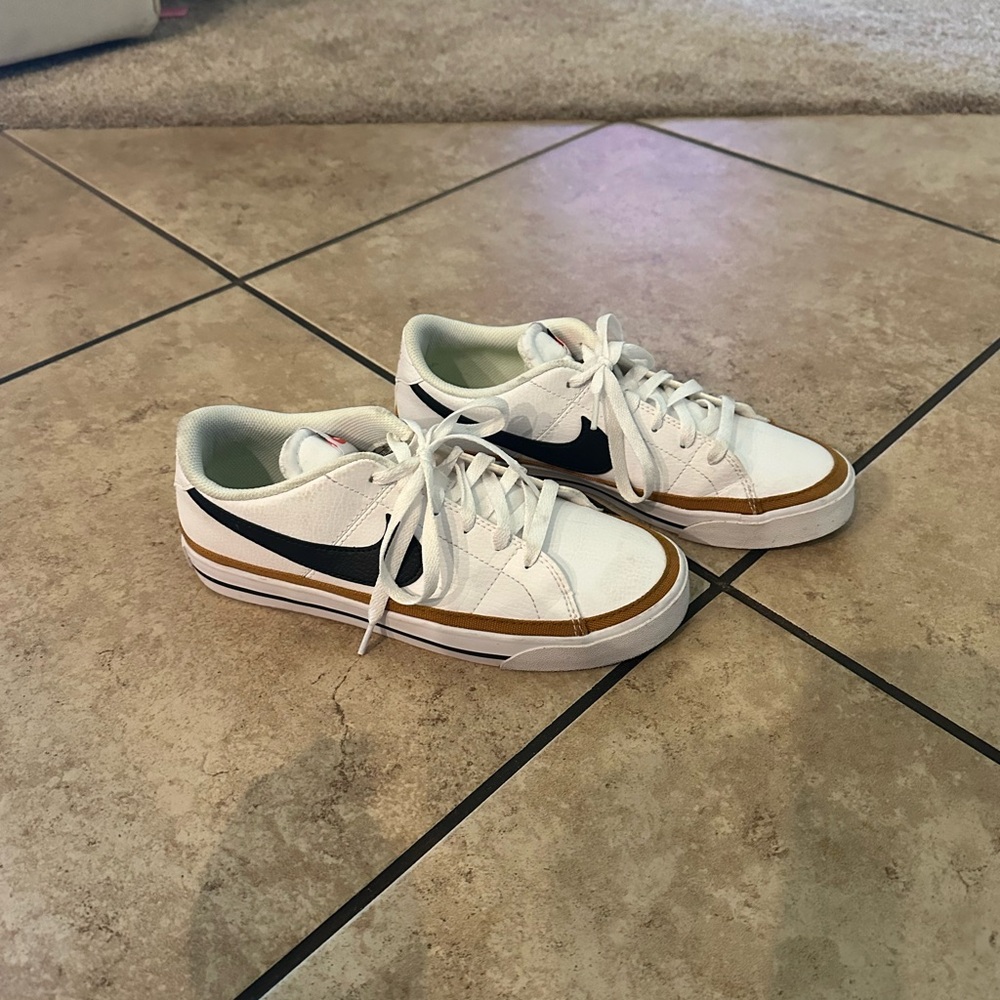 Nike White and Black Sneakers with Tan Accents